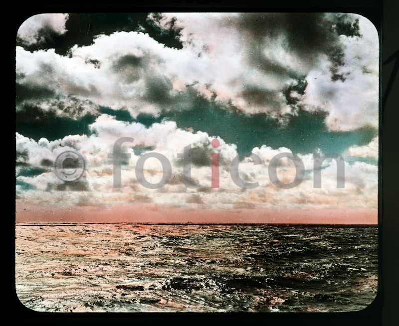 Auf dem Ozean ; On the ocean - Foto foticon-simon-vulkanismus-359-004.jpg | foticon.de - Bilddatenbank für Motive aus Geschichte und Kultur